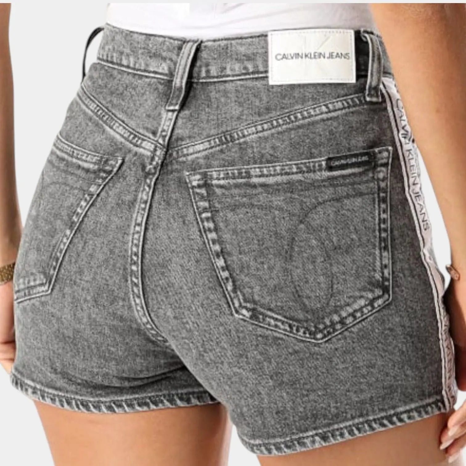 CALVIN KLEIN SHORT FEMME UNIQFRENCH