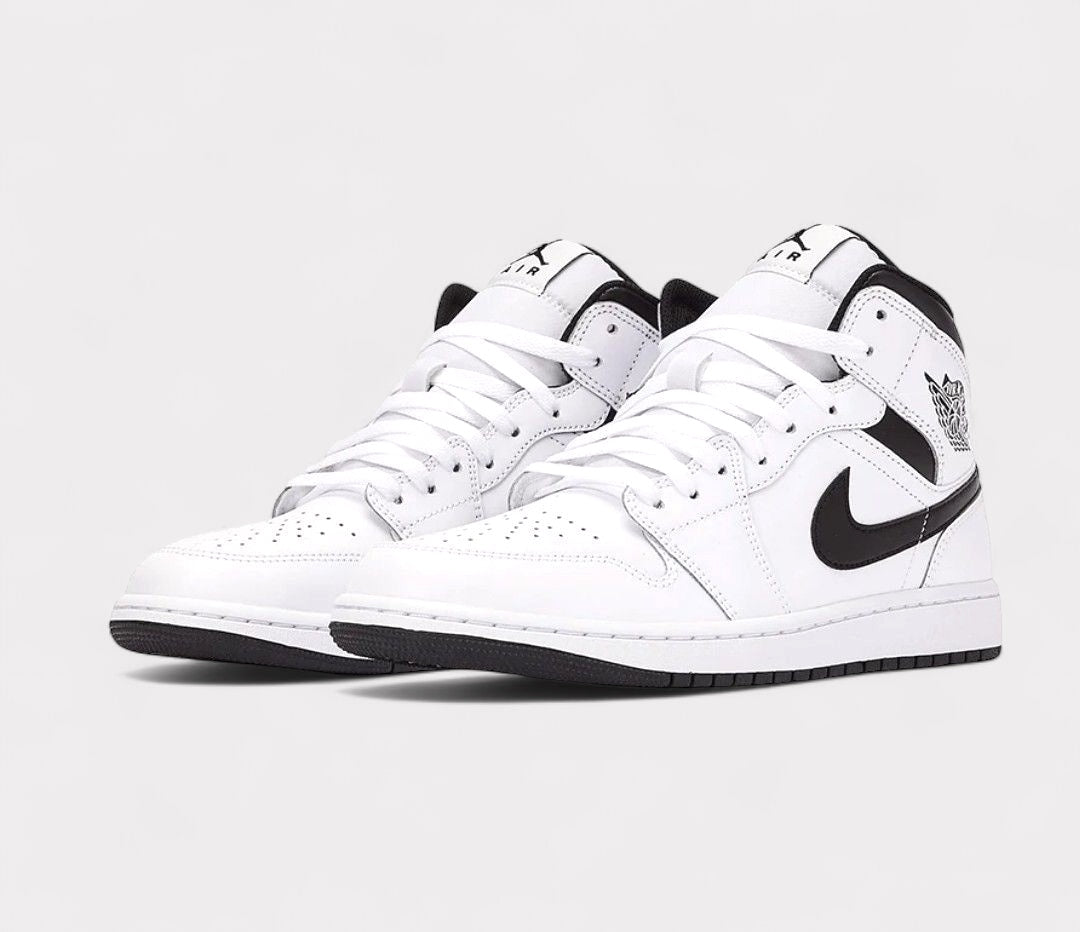 NIKE AIR JORDAN 1 RETRO