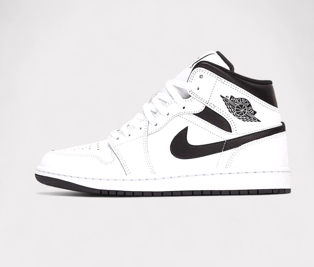 NIKE AIR JORDAN 1 RETRO