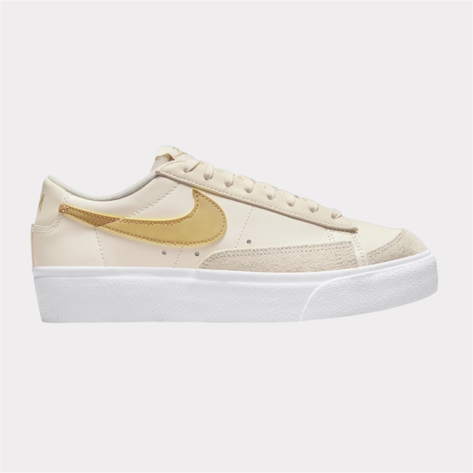 NIKE W BLAZER LOW PLATFORM SATURN OR BLANC NIKE